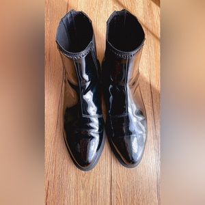 Dr. Martens Zillow Chelsea Boots